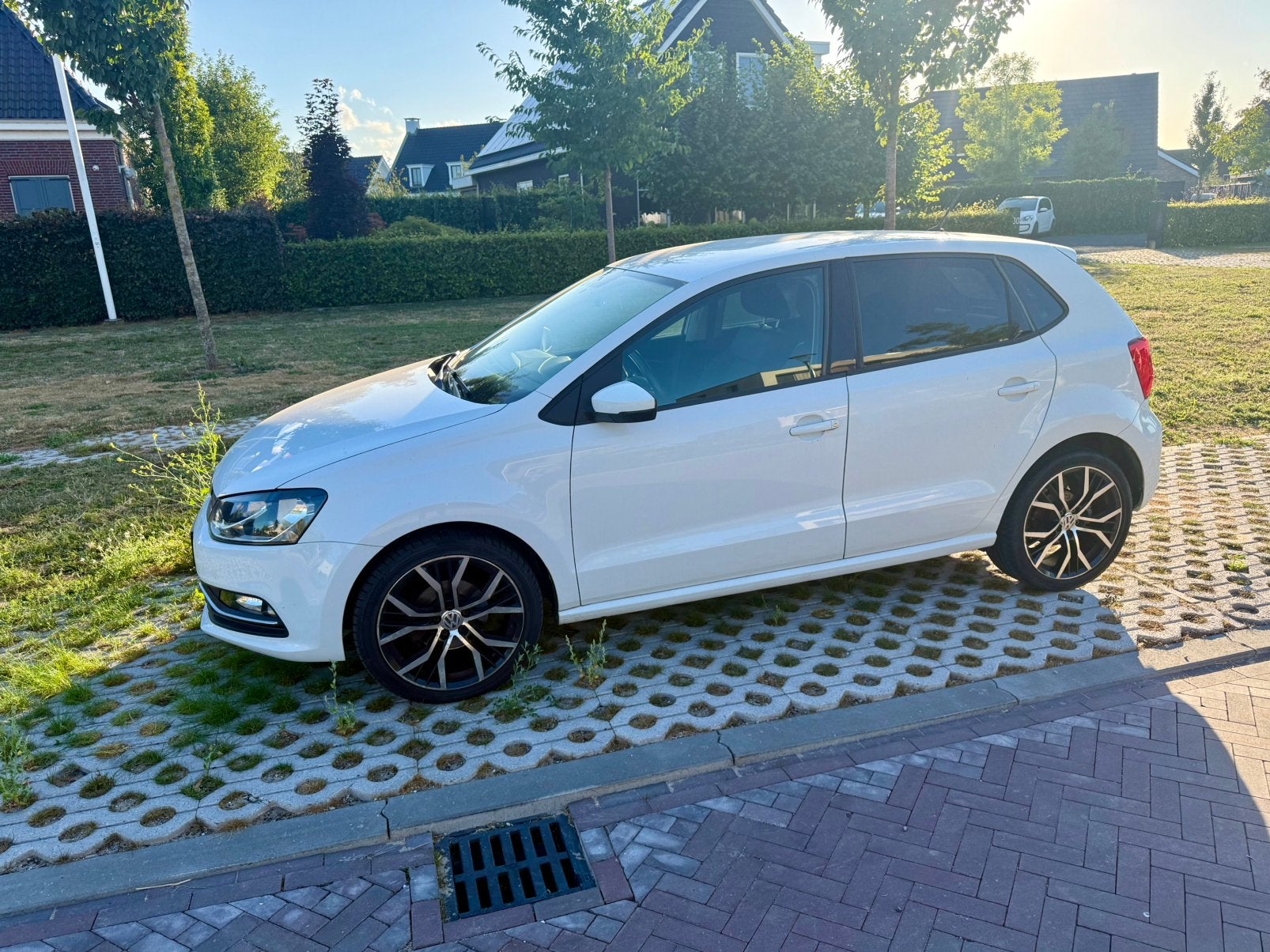 Volkswagen Polo 1.2 TSI Automaat, 2017, Airco, Bluetooth, Automaat, Stof, Zwart, Start-stop-systeem