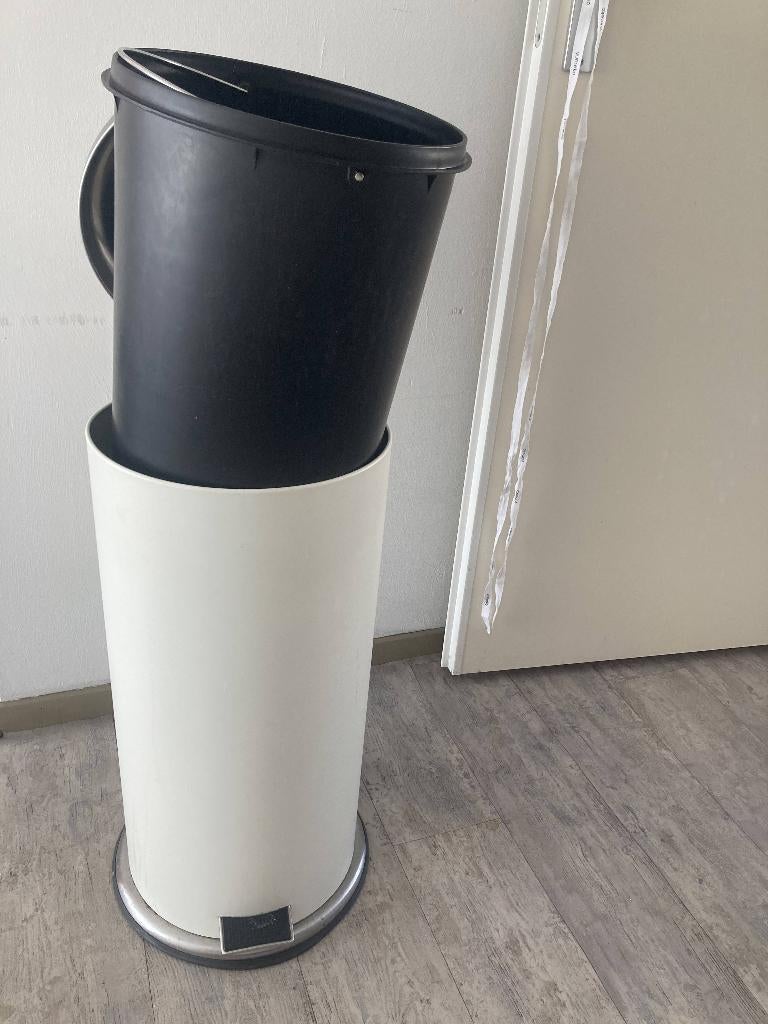 Prullenbak, Ophalen, Kunststof, Gebruikt, Met pedaal