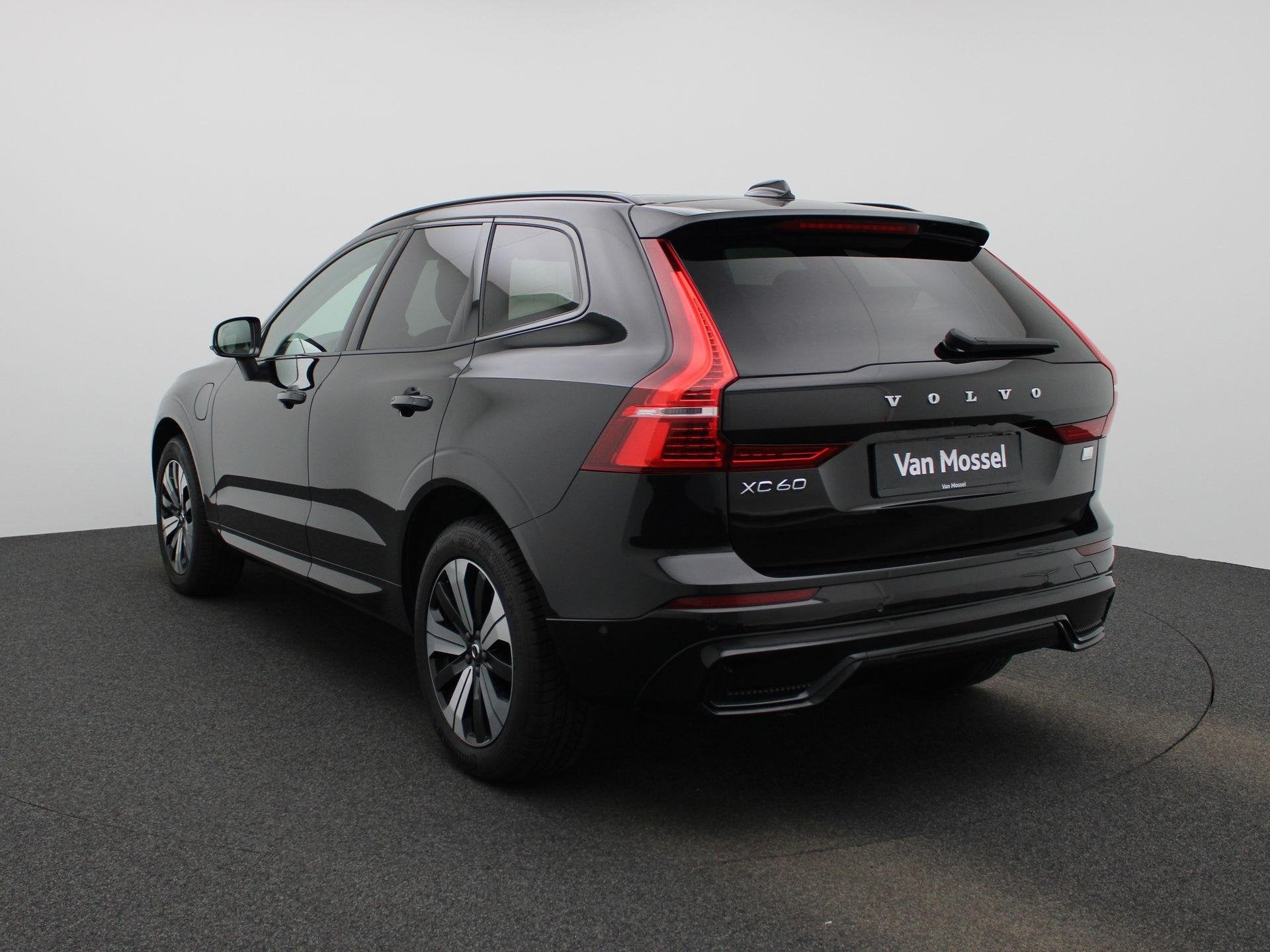 Volvo XC60 T6 PHEV AWD Plus Black Edition Aut. | PANO-SCHUIF, Auto's, Automaat, 12 maanden, Gebruikt, Euro 6