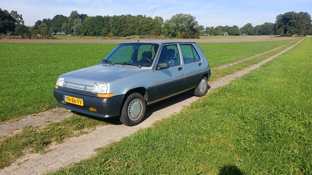Renault 5 1.4 AUT 1990 Grijs, Auto's, 4 cilinders, Origineel Nederlands, Bedrijf, Zilver of Grijs