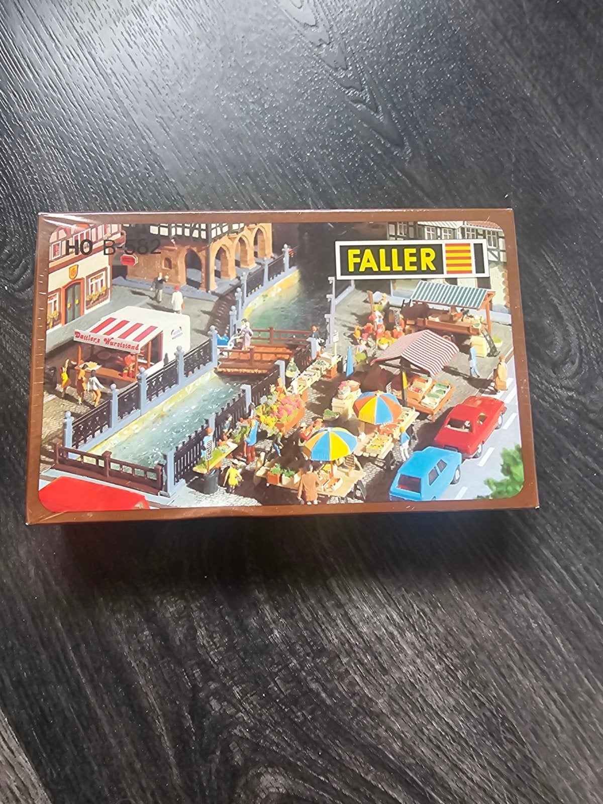 Faller H0 B-582 Weekmarkt Bouwpakket Nieuw, Ophalen of Verzenden, Nieuw, Brug, Tunnel of Gebouw, Overige merken