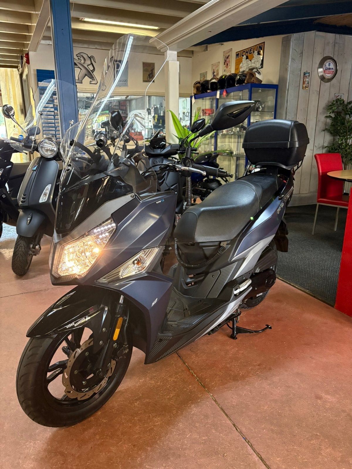 Gebro scooters: Sym jet 14 45KM BJ2022 nette staat, Fietsen en Brommers, Scooters | SYM, Gebruikt, Overige modellen, Maximaal 45 km/u