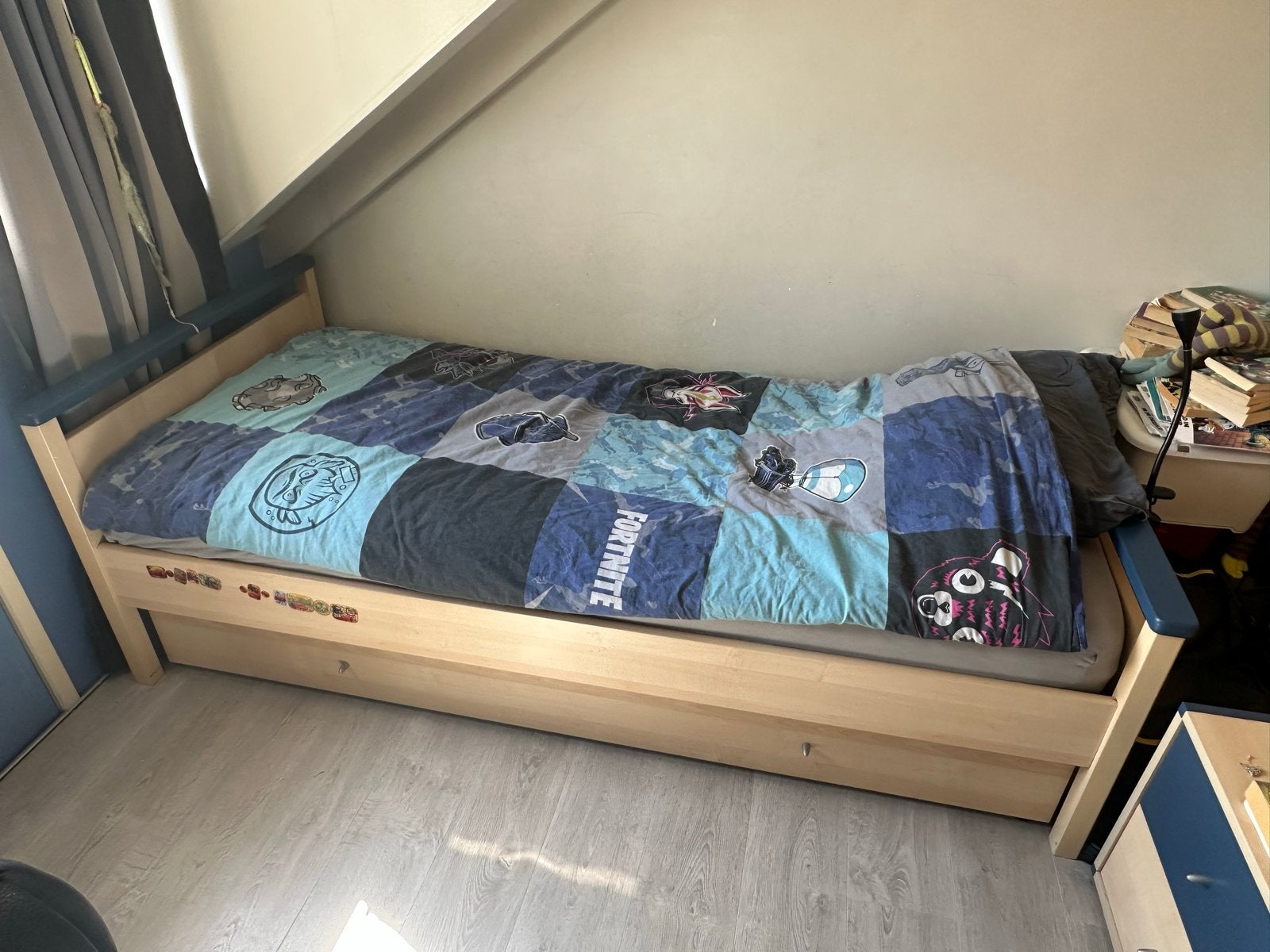 Eenpersoonsbed en nachtkastje TEAB, Ophalen, Gebruikt, 90 cm, 200 cm