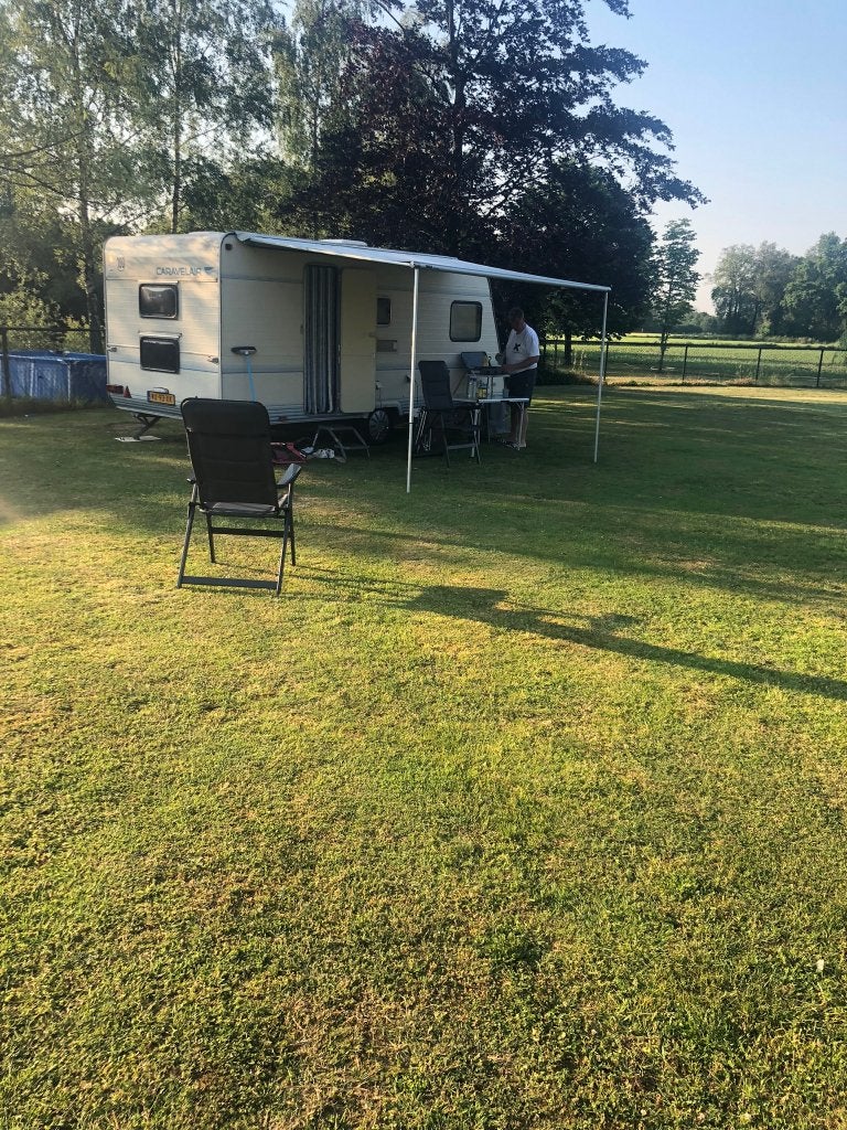 Caravelair Silver 490 | Stapelbed | Voortent | Zakluifel, Koelkast, Treinzit, 750 - 1000 kg, Particulier