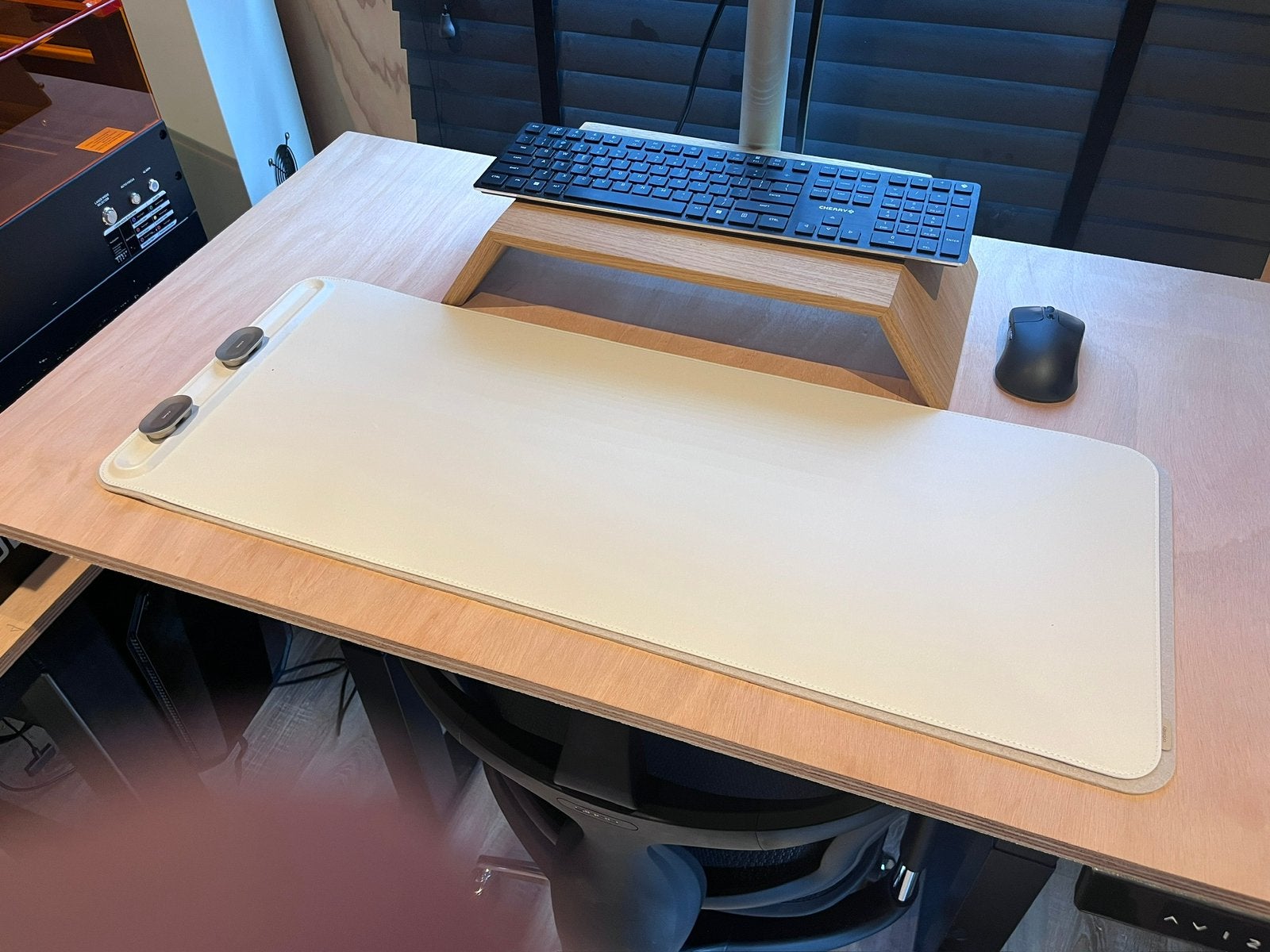 Ergonomische deskmat/muismat - wit/zwart omkeerbaar, Computers en Software, Muismatten, Ophalen of Verzenden, Ergonomisch, Zo goed als nieuw