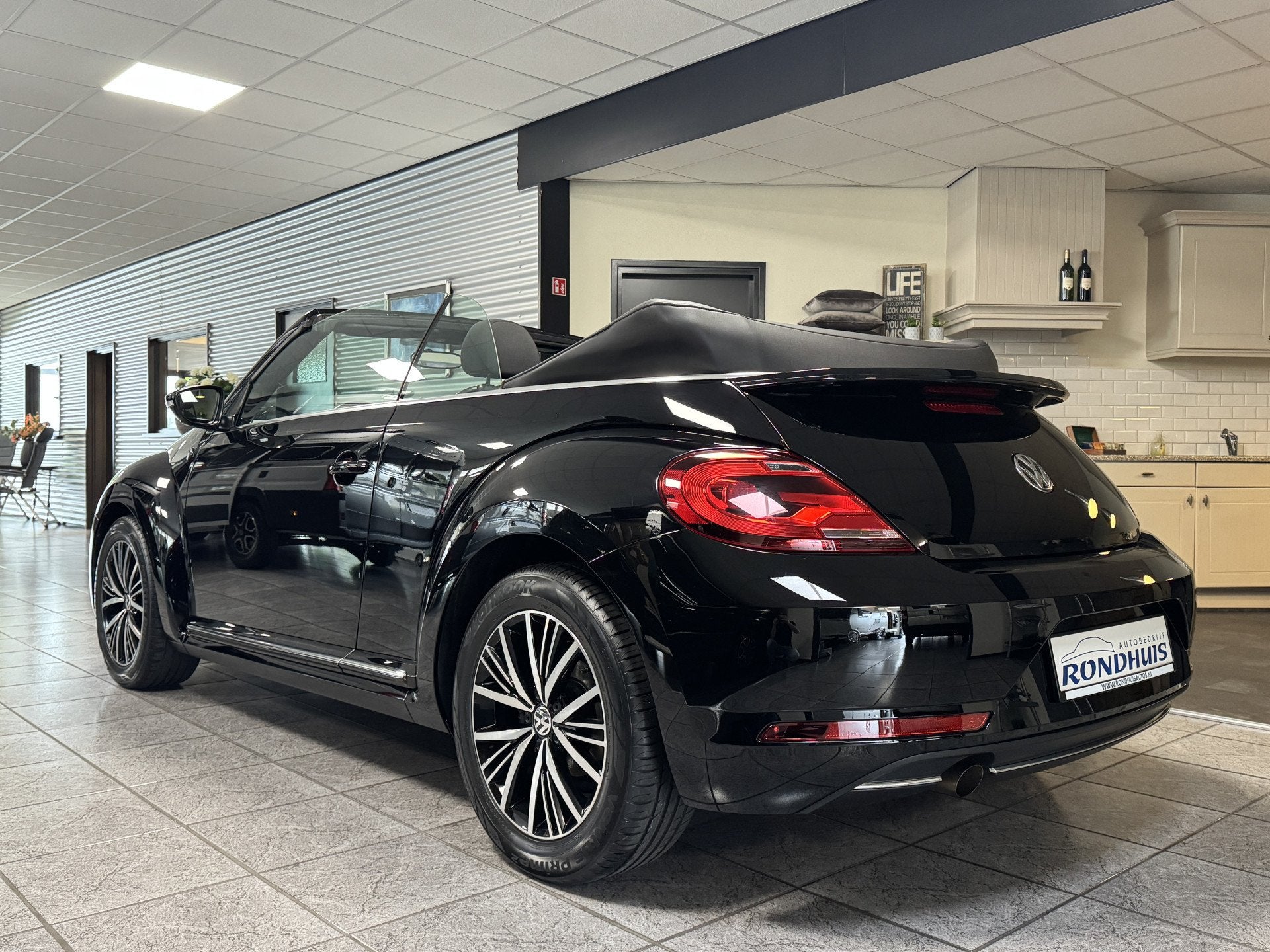 Volkswagen Beetle Cabriolet 1.2 TSI 105 pk Handgeschakeld "S, Voorwielaandrijving, 12 maanden, Stof, Gebruikt