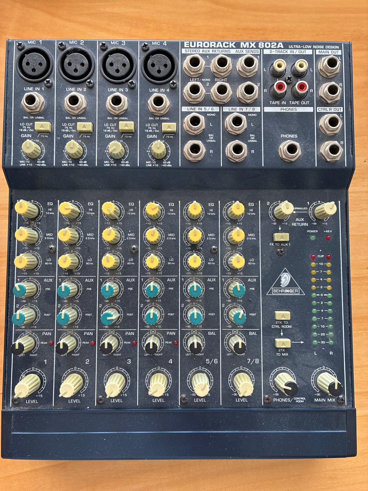 Behringer Eurorack MX 802A Mengpaneel, Ophalen, Gebruikt, 5 tot 10 kanalen, Microfooningang