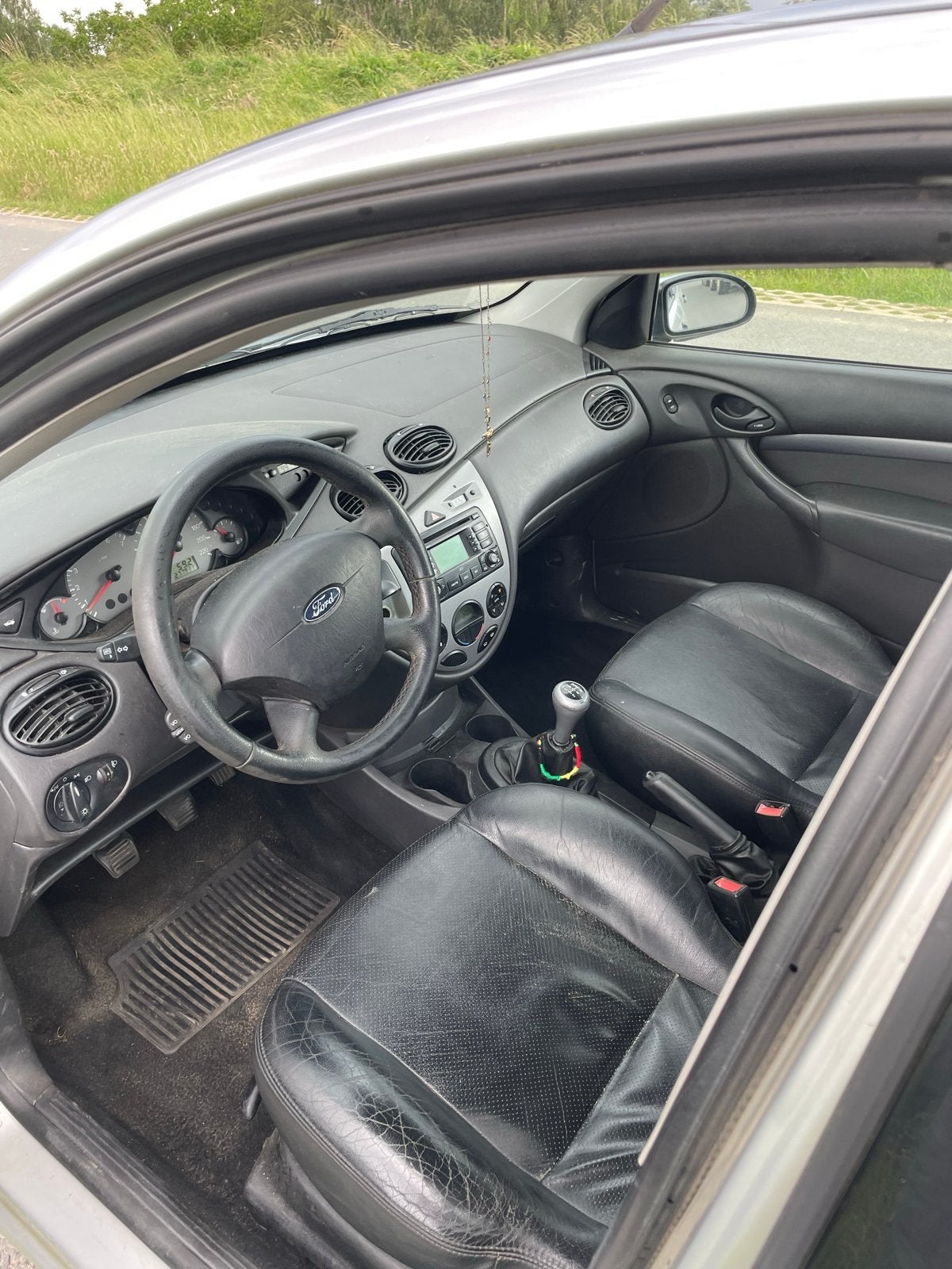 Ford Focus 1.6 I Ghia 2005 Grijs, Auto's, 1596 cc, 15 km/l, 4 cilinders, 100 pk