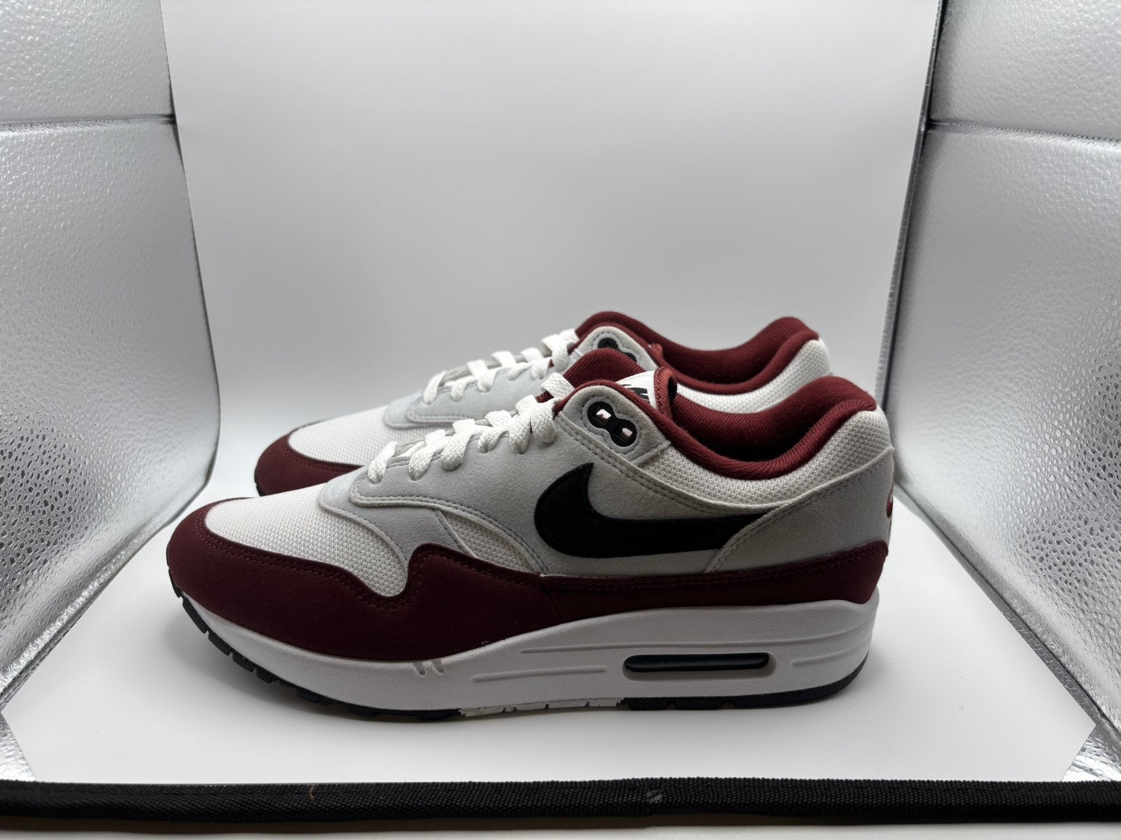 Nike Air Max 1 Dark Team Red FD9082-106 Maat: 42/8.5 ZGAN, Wit, Nike, Ophalen of Verzenden, Sneakers of Gympen
