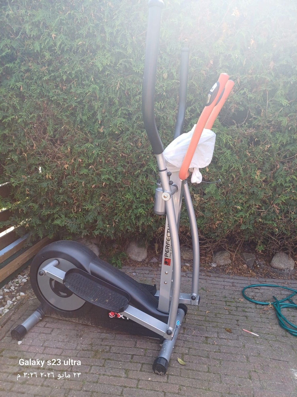 Crosstrainer 'GRATIS' - Perfectum, Sport en Fitness, Fitnessapparatuur, Gebruikt, Crosstrainer, Armen, Benen, Buik, Rug, Metaal
