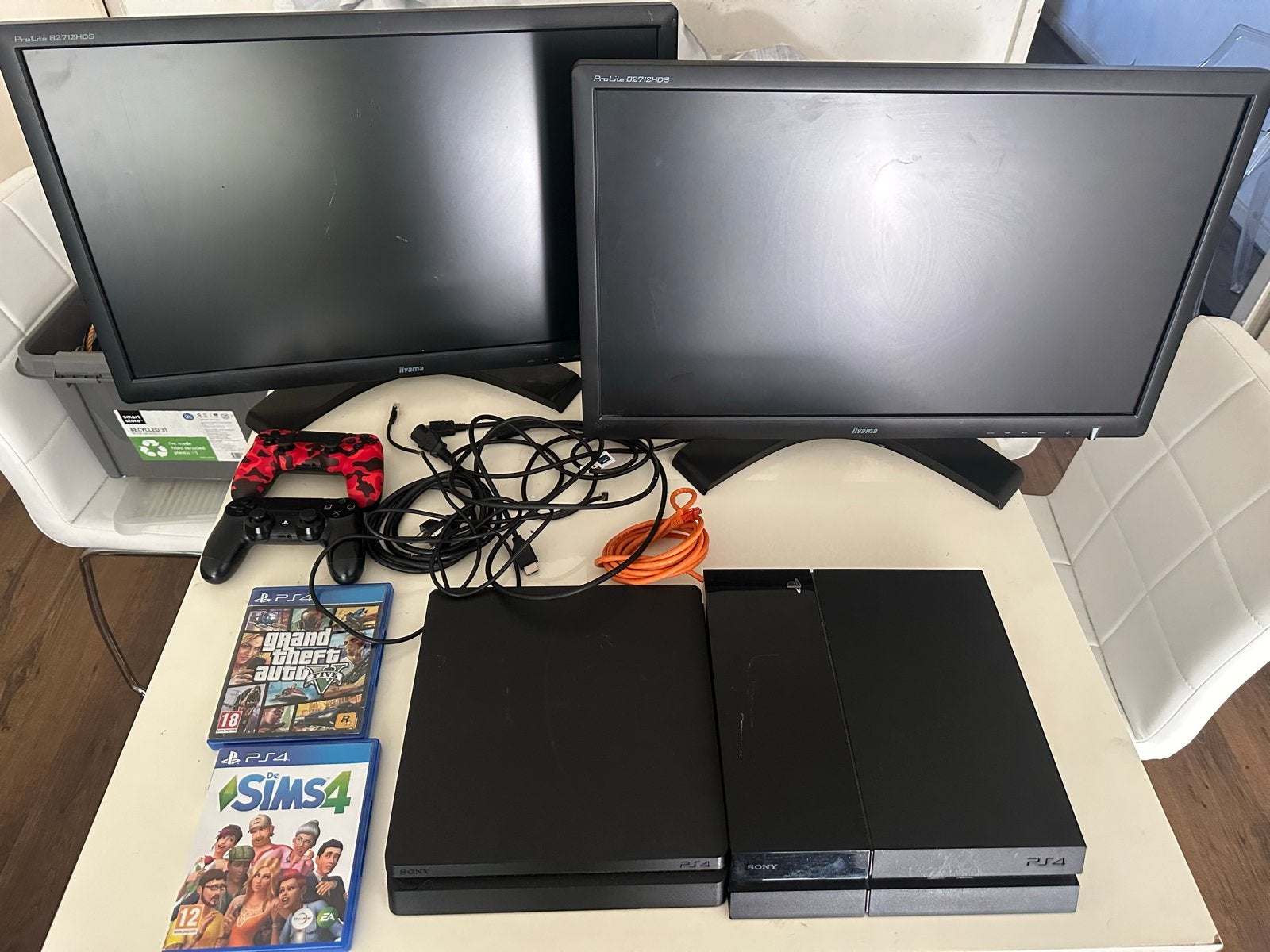 PlayStation 4 Bundel met 2 Consoles, 2 Schermen, Games, Avontuur en Actie, Gebruikt, Vanaf 18 jaar, 2 spelers