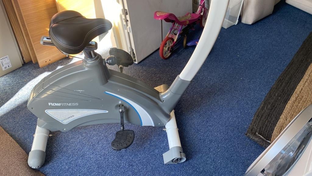 Hometrainer / Fitnessapparatuur  - thuis fietsen/trainen, Sport en Fitness, Ophalen, Kunststof, Zo goed als nieuw, Benen