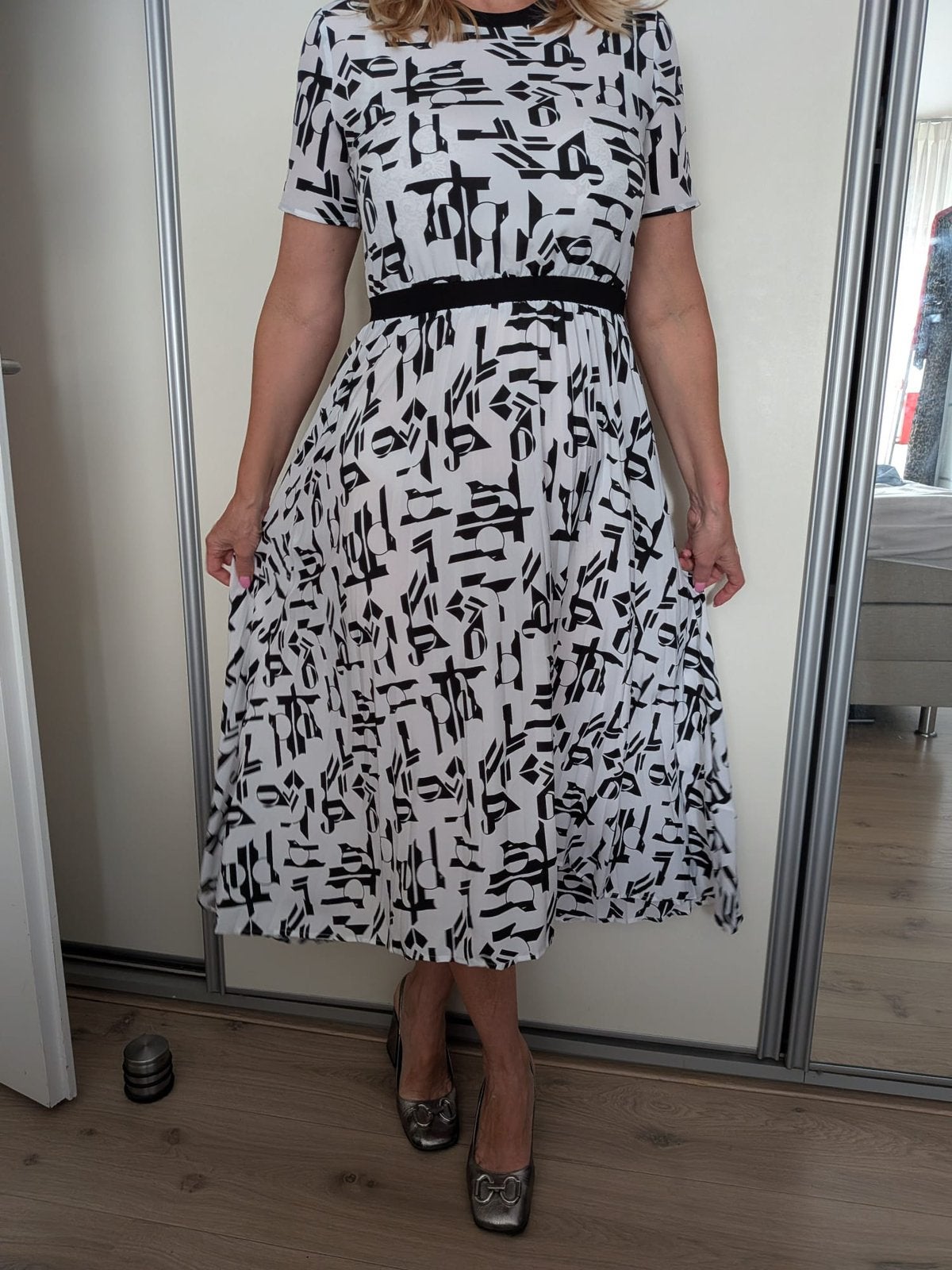 Maje jurk maat 38, Kleding | Dames, Jurken, Zo goed als nieuw, Maat 38/40 (M), Zwart, Onder de knie, Ophalen of Verzenden
