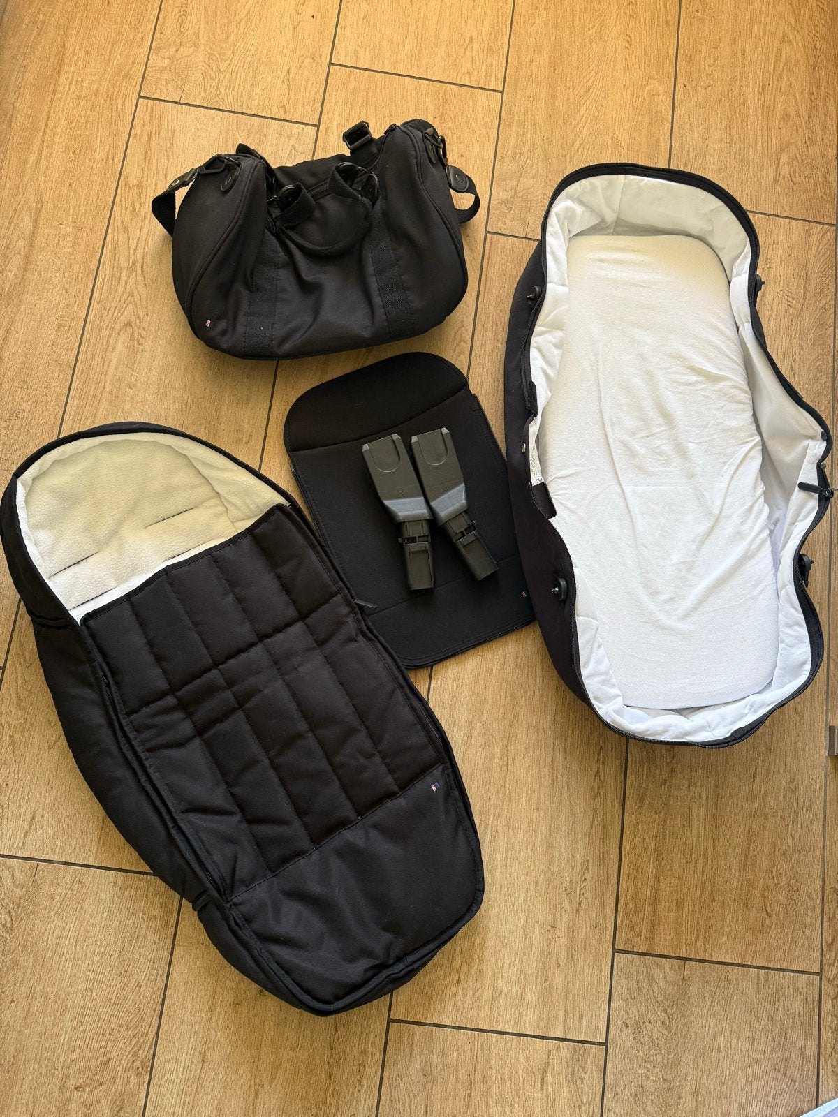 Dubatti kinderwagen accessoires: voetenzak, reiswieg, adapte, Kinderen en Baby's, Kinderwagens en Combinaties, Gebruikt, Ophalen of Verzenden