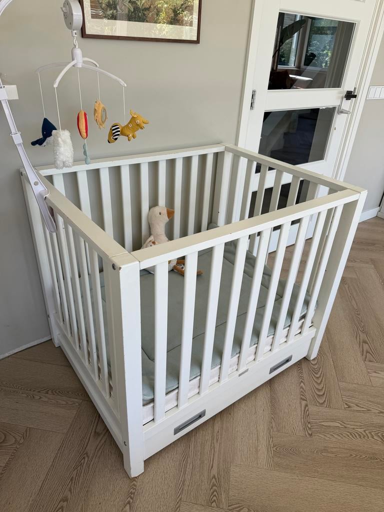 Twf box wit met lade en goed matras (en evt boxkleden), Ophalen, Gebruikt, Vierkant, In hoogte verstelbaar