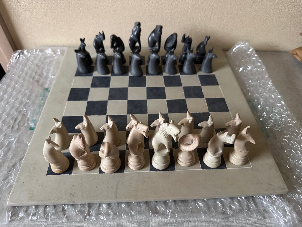 Bijzondere schaakspel dieren komt uit Kenia van speksteen, Een of twee spelers, Ophalen of Verzenden, Nieuw
