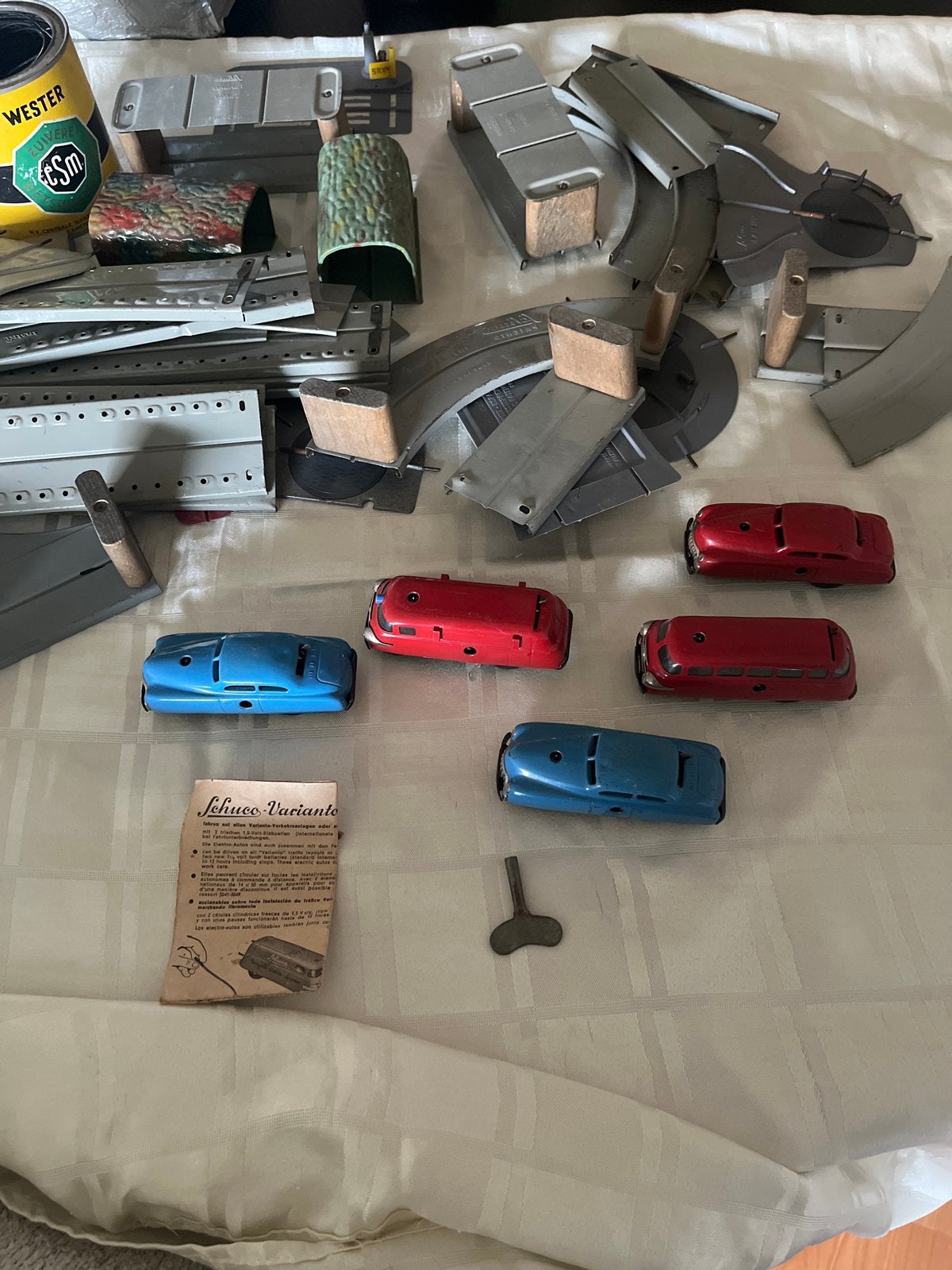 Vintage Schuco  met 5 auto's en rails, Overige merken, Gebruikt, 1:50 of kleiner, Auto