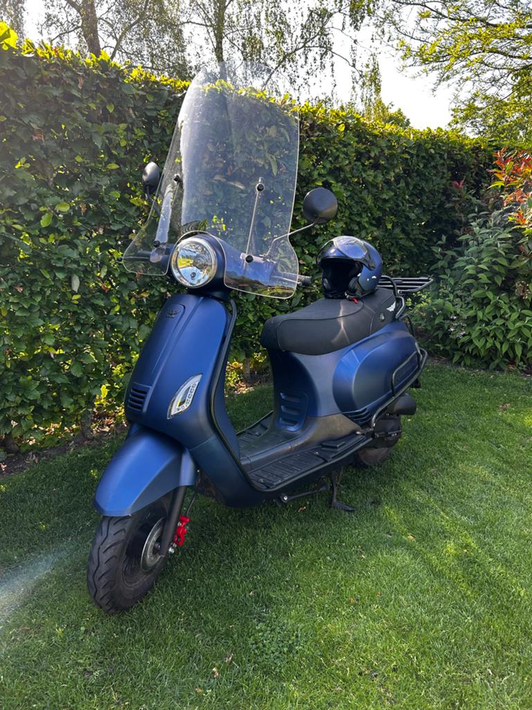 Djjd Cashmere Scooter, Fietsen en Brommers, Snorfietsen en Snorscooters, Overige merken, Gebruikt, Ophalen of Verzenden, Benzine