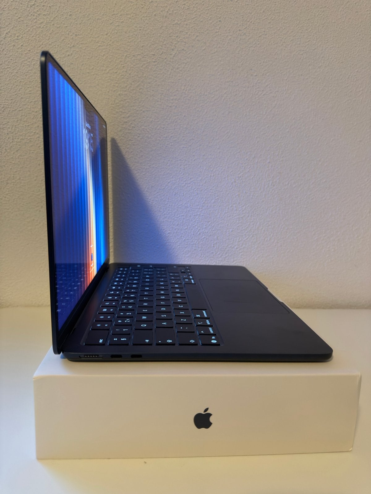 Foto 3 van MacBook Air 13-inch M4, 16 GB, 256 GB, Middernacht