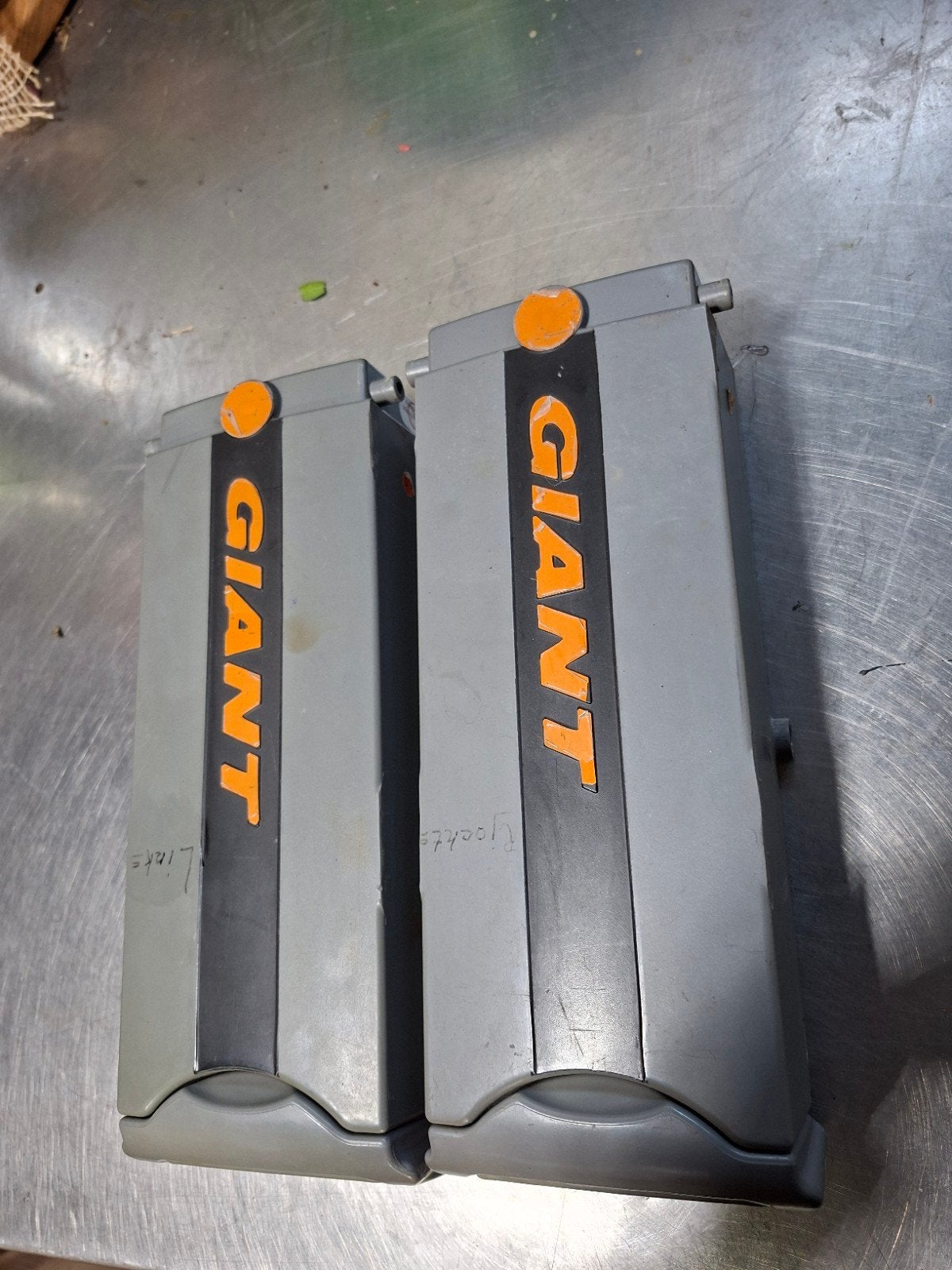 2 Giant Twist accu's + oplader, Gebruikt