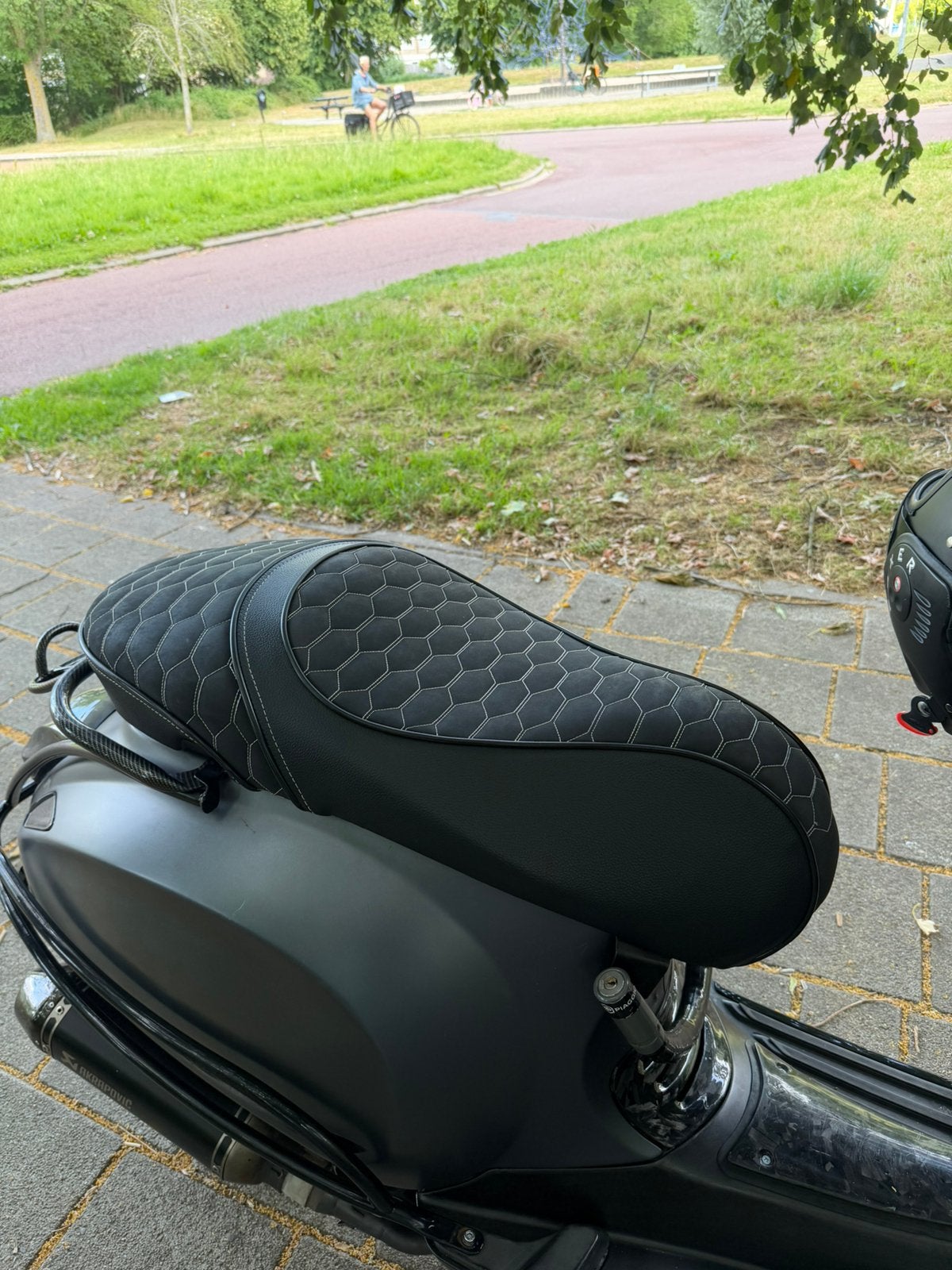 Alcantara mono zadel te ruil voor 2 persoons zadel, Ophalen of Verzenden, Zo goed als nieuw, Benzine, Overige modellen