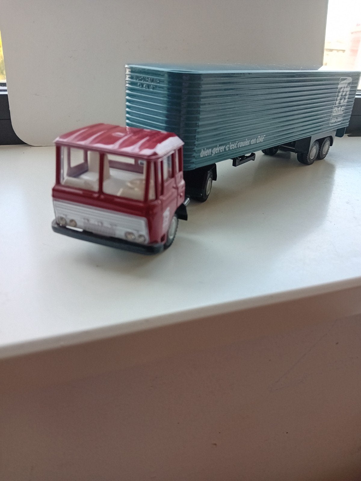 Daf 2600 met Eurotrailer 75 jaar Daf., Ophalen of Verzenden, Bus of Vrachtwagen, Lion Toys