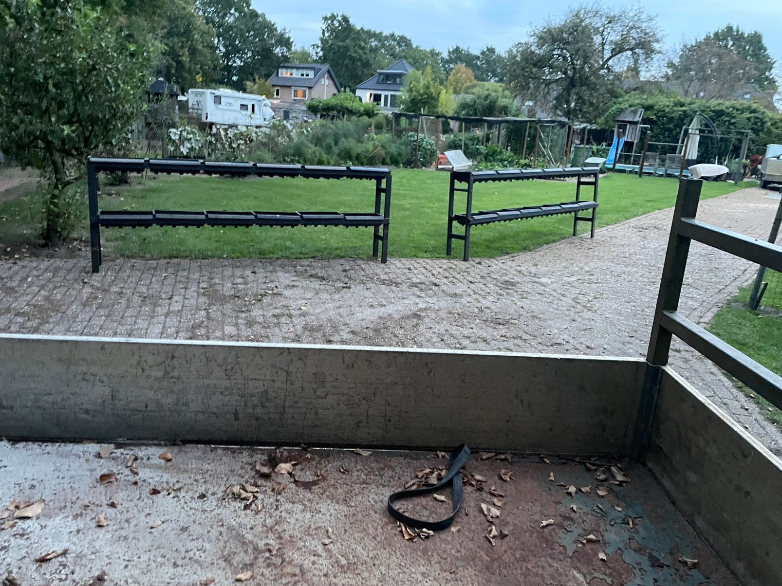 24 Beekenkamp  met 2 stalen rekken, Ophalen, Rechthoekig, Metaal