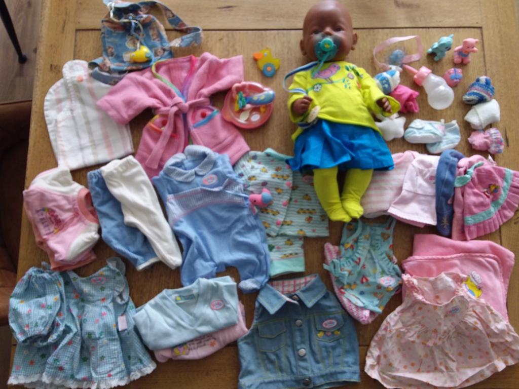 Baby Born pop met veel kleding en accessoires, Ophalen of Verzenden, Gebruikt, Babypop
