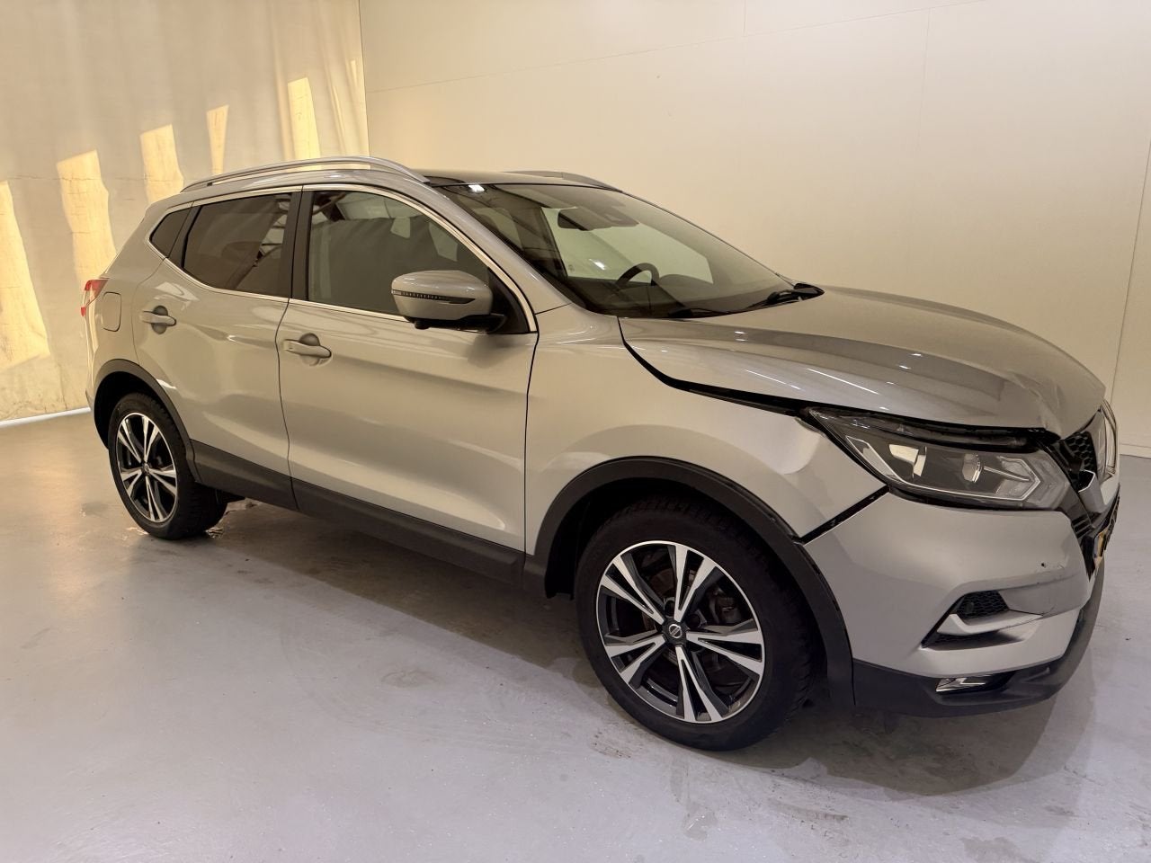 Nissan QASHQAI 1.2 DIG-T 115pk N-Connecta Panoramadak, Handgeschakeld, Germany@nissan-services.eu, Zilver of Grijs, Benzine