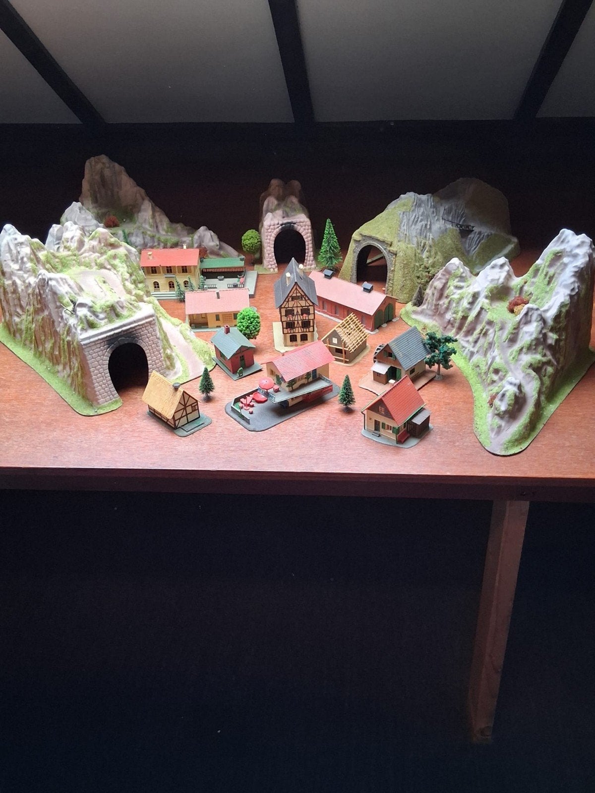 huisjes met bergen en tunnels voor model treinen, Overige merken, Gebruikt, Gelijkstroom of Wisselstroom, Brug, Tunnel of Gebouw