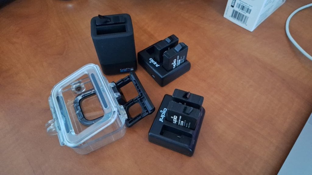 GoPro 5-8 batterijen en laders, Verzenden, Gebruikt