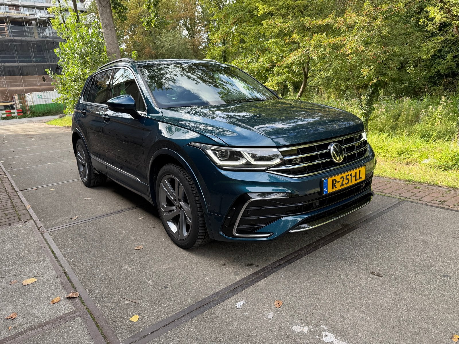 Volkswagen Tiguan 1.4 TSI Ehybrid 245pk 3xR-line, Auto's, Parkeerassistent, 1800 kg, 4 cilinders, Blauw