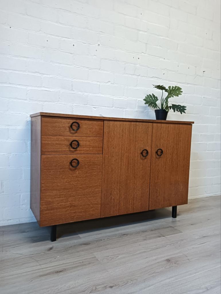 Vintage Dressoir met Lades en Deuren - Jaren '60 Stijl, Huis en Inrichting, Kasten | Dressoirs, Ophalen, Gebruikt, 100 tot 150 cm