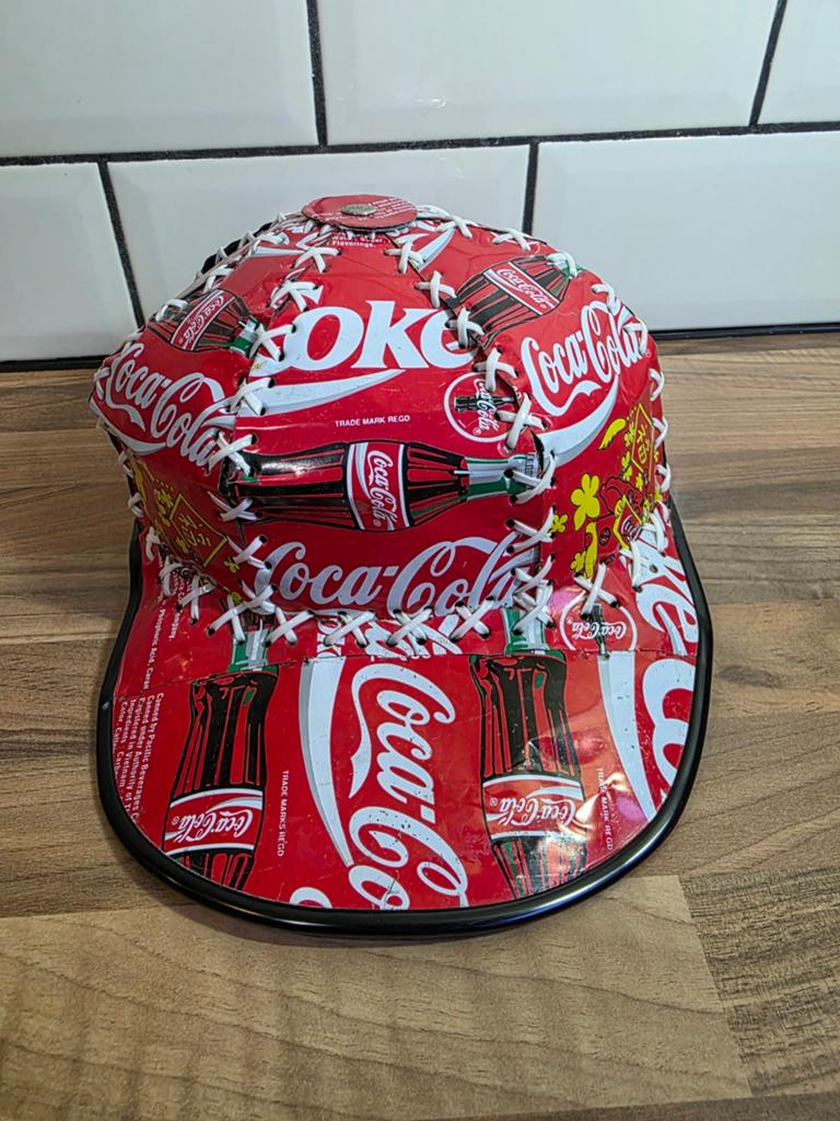 Unieke Coca-Cola pet van gerecyclede blikjes, Ophalen of Verzenden, Gebruikt, Overige typen