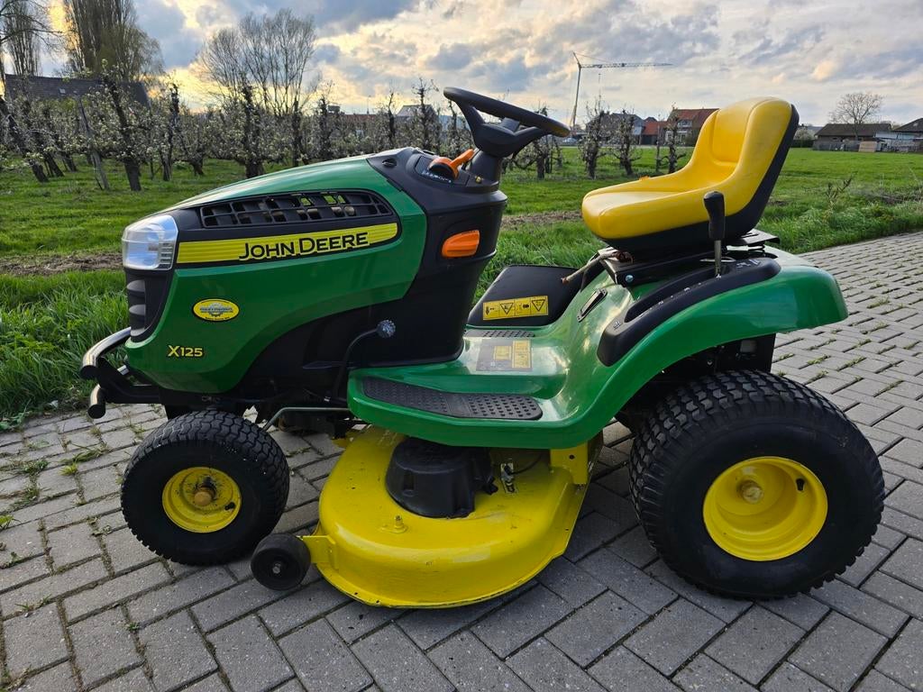 John Deere X125 Zitmaaier, Cirkelmaaier, Gebruikt, Benzine-grasmaaier, 50 cm of meer