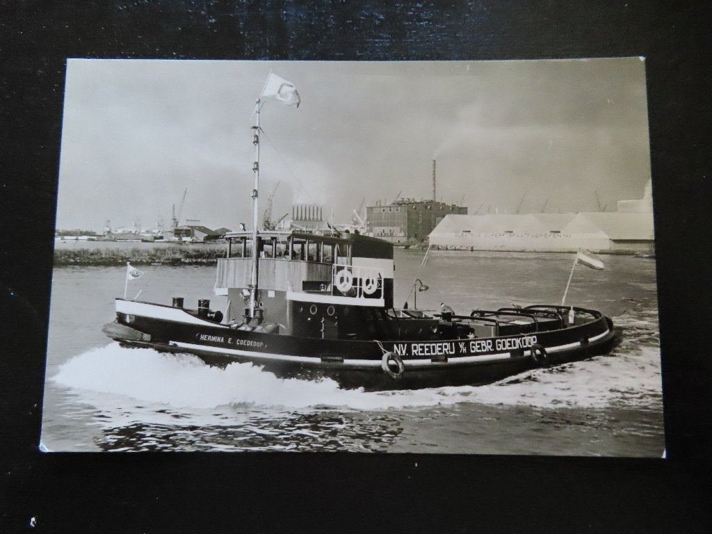 ansichtkaart sleepboot "Hermina E. Goedkoop", Ophalen of Verzenden, Motorboot, Kaart, Foto of Prent