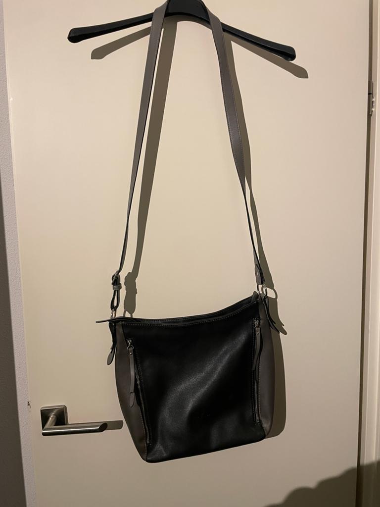 Zeer mooie leren tas van tom tailor grijs zwart, Ophalen of Verzenden, Zo goed als nieuw, Grijs, Handtas