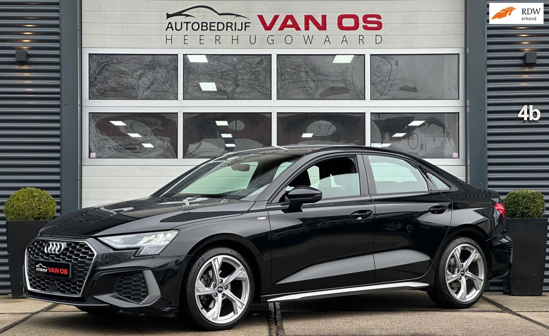 Audi A3 Limousine 35 TFSI S edition Automaat / Virtual dashb, Stof, 4 cilinders, 150 pk, Zwart