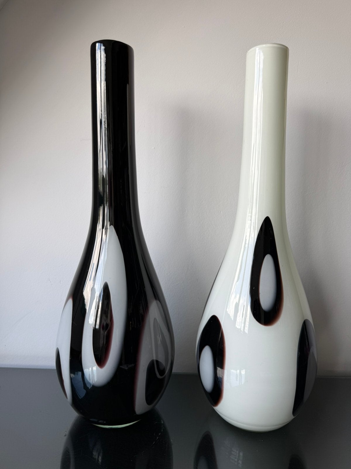 Twee zeer grote Murano vazen zwart en wit, Ophalen, Zo goed als nieuw, Zwart, Glas