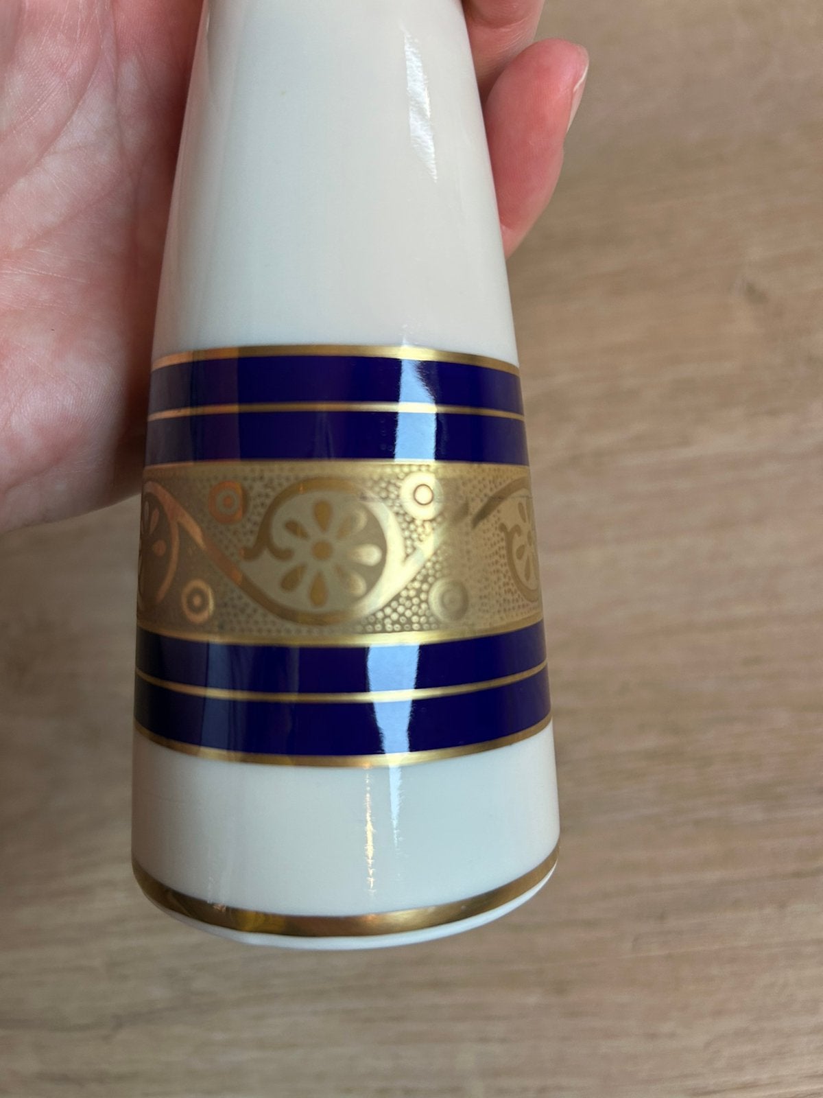 Vaas Waldershof Bavaria offwhite cobalt met verguld reliëf, Ophalen of Verzenden