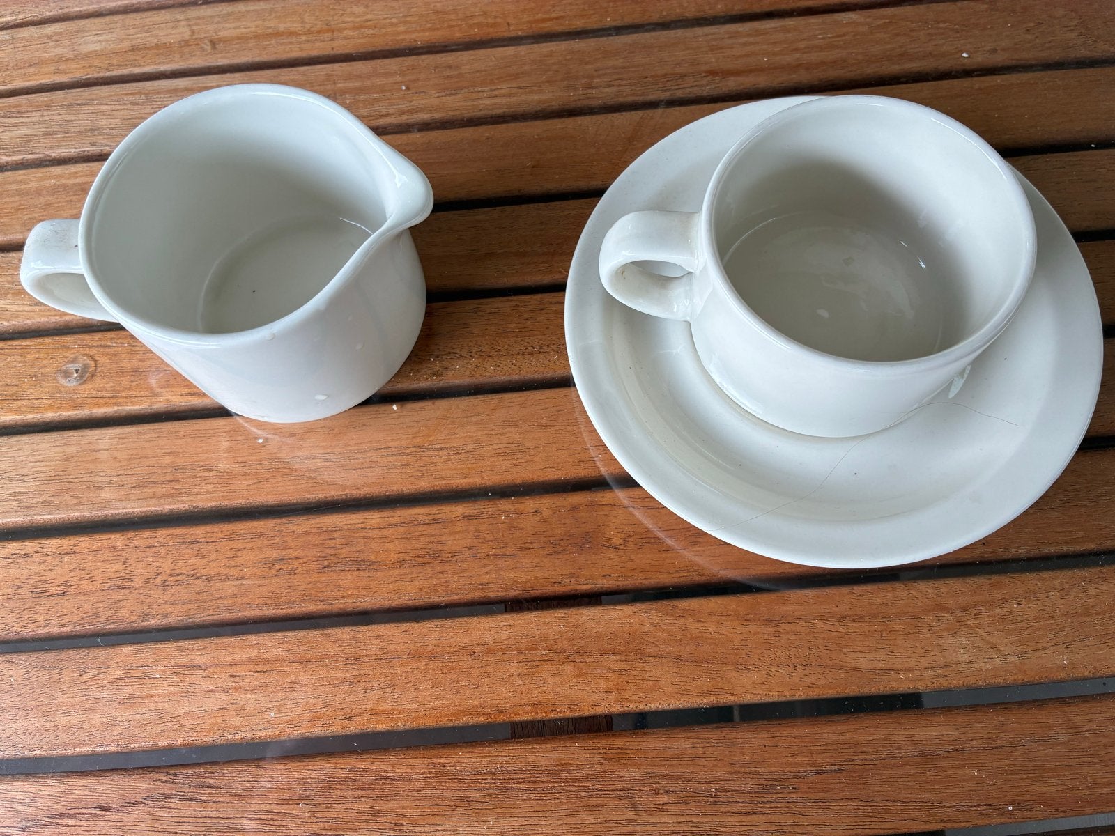 Arabia Kesti Kop en Schotel Set - 8 stuks, Huis en Inrichting, Keuken | Servies, Ophalen, Zo goed als nieuw, Keramiek, Kop(pen) en/of Schotel(s)