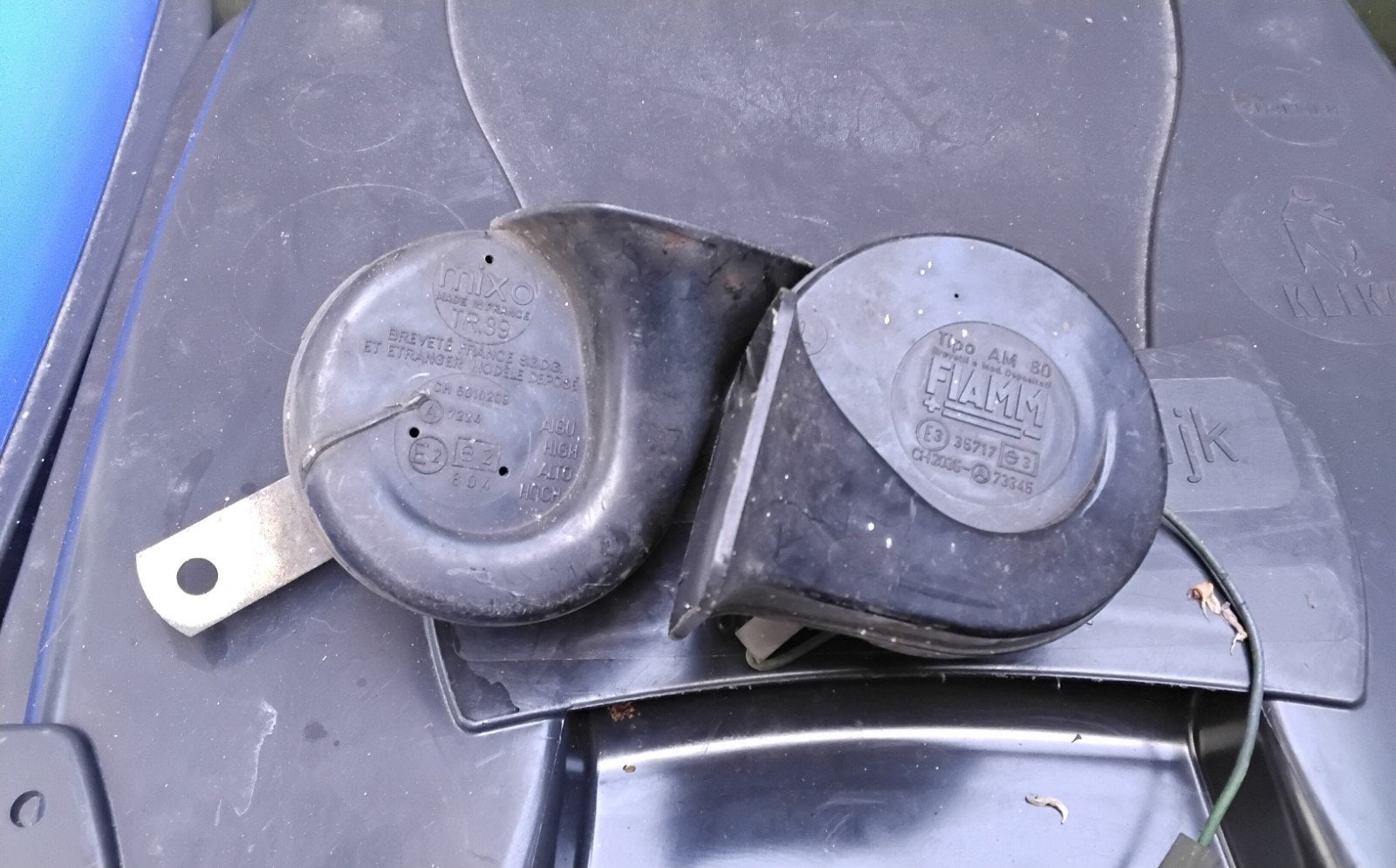 2 Oude Auto/Motor Claxons - FIAMM & Mixo, Ophalen of Verzenden