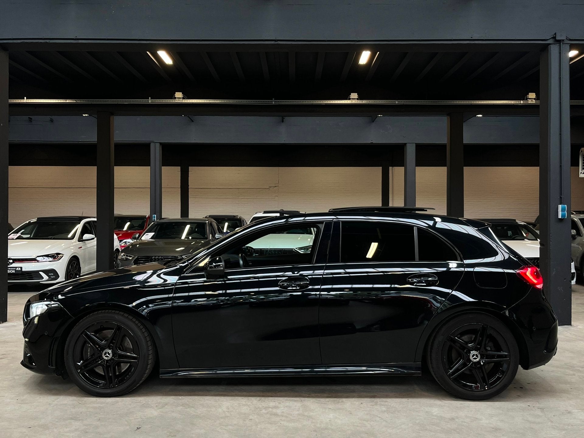 Mercedes-Benz A-klasse A 250 AMG Pano/Sfeer/CarPlay/Automaat, Auto's, 15 km/l, Gebruikt, Zwart, 4 cilinders
