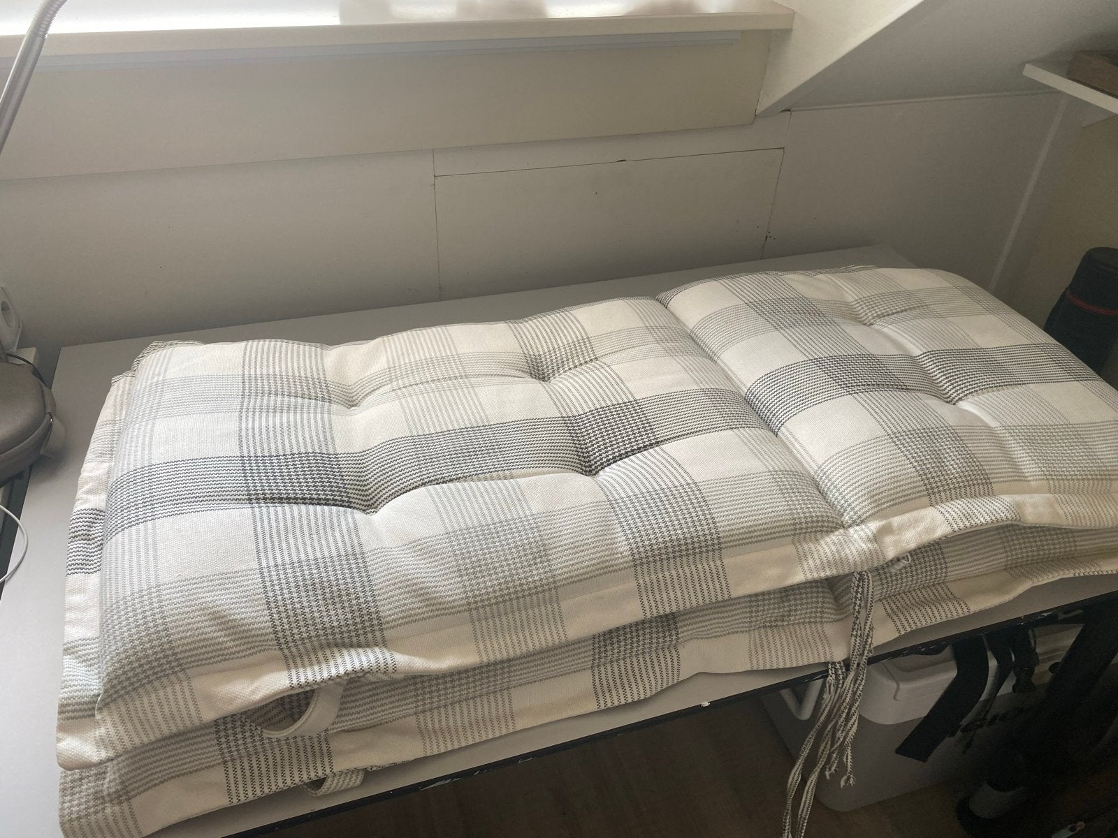 Twee gewassen stoelkussens, geruit patroon, Ophalen, Gebruikt, Wasbaar, Vierkant