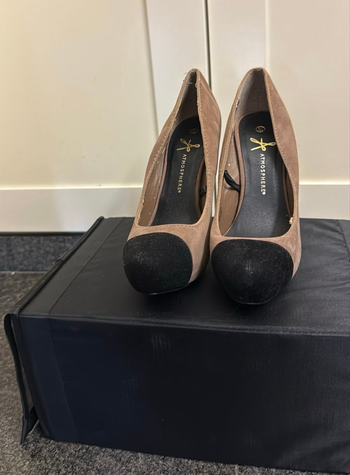 Elegante Pumps met Zwarte Neus en Hak maat 38, Pumps, Beige, Ophalen of Verzenden, Zo goed als nieuw