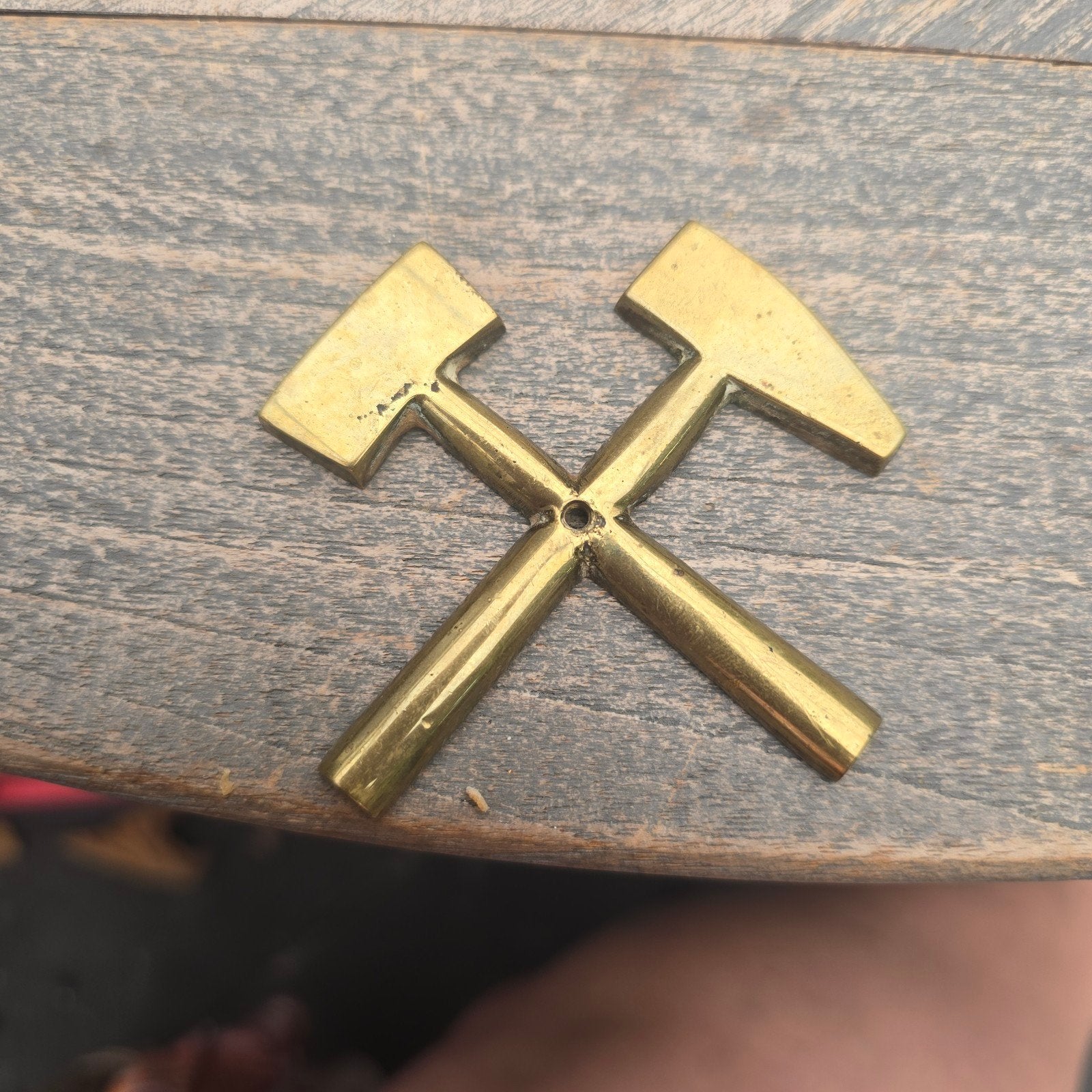 Schlägel und Eisen - Mijnwerkerssymbool van messing, Ophalen