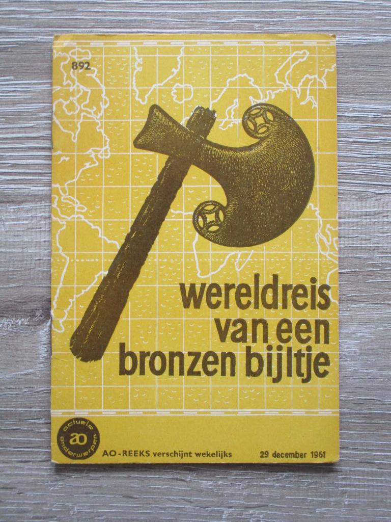 AO 892 Wereldreis van een bronzen bijltje, Ophalen of Verzenden, Gelezen, Europa