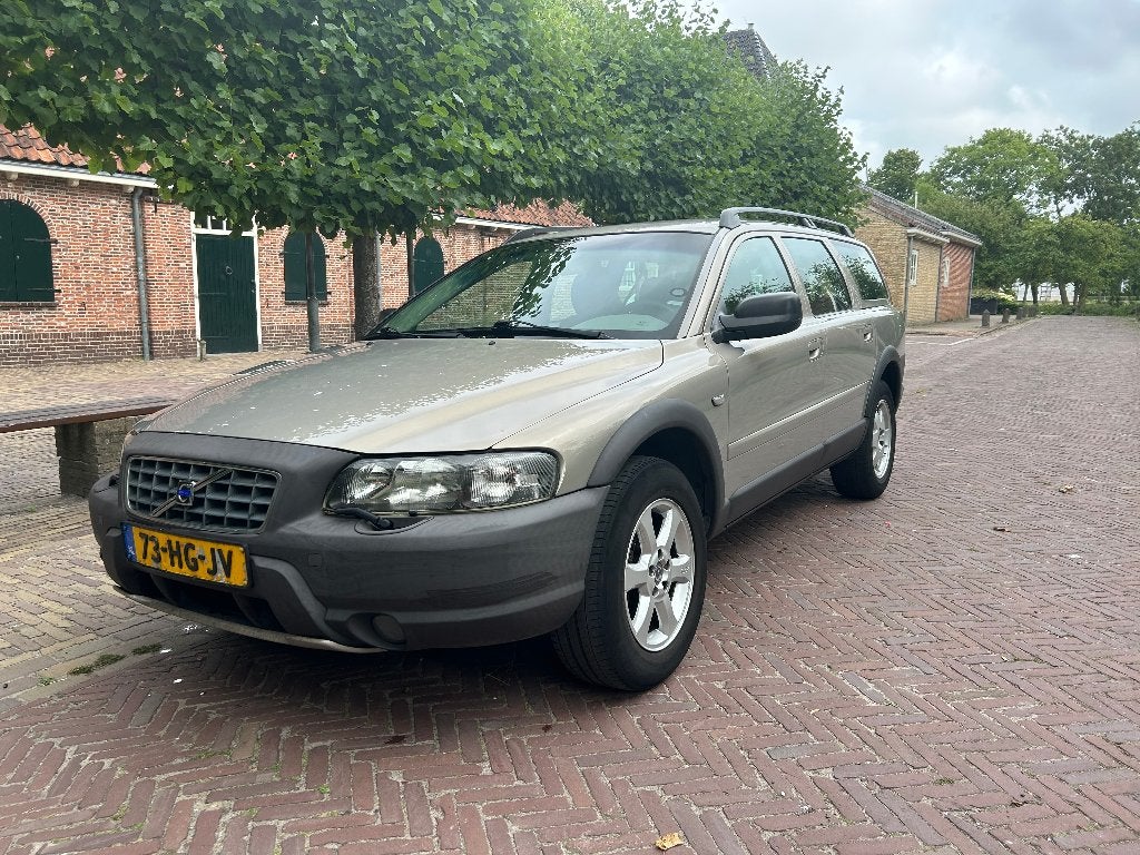 Volvo XC70 2.4 T  AWD AUT 2001 Beige, Auto's, Automaat, 1800 kg, 1657 kg, Beige