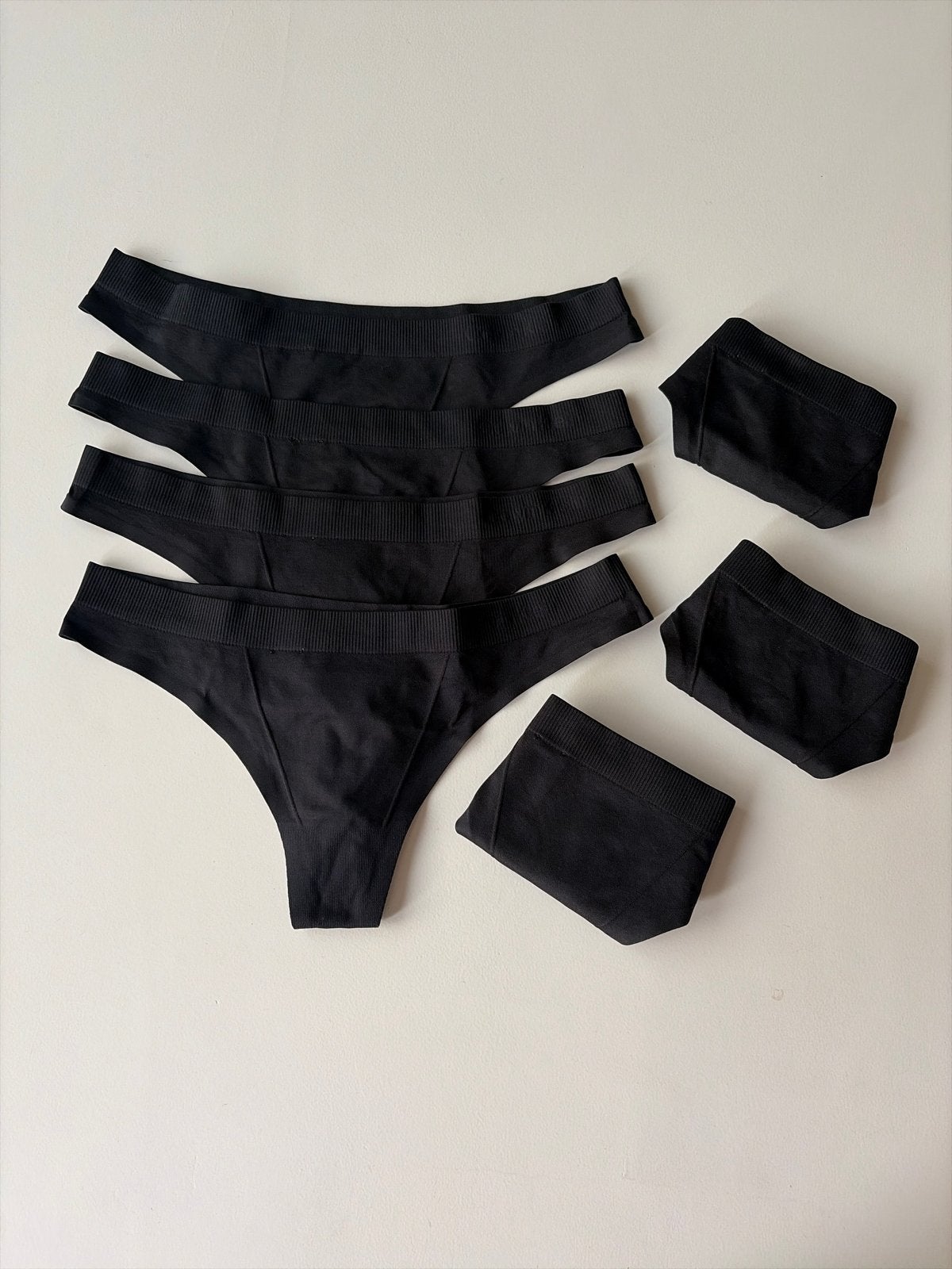 Calvin Klein String Nieuw Maat M Zwart, Kleding | Dames, Ondergoed en Lingerie, Ophalen of Verzenden, Zwart, String
