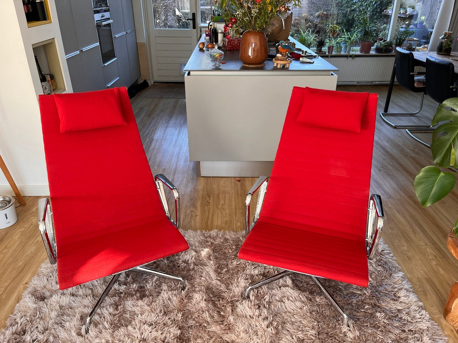 Vitra Eames EA 124 Lounge Stoelen (Set van 2) – Rood Hopsak, Ophalen, Gebruikt, Twee, Stof